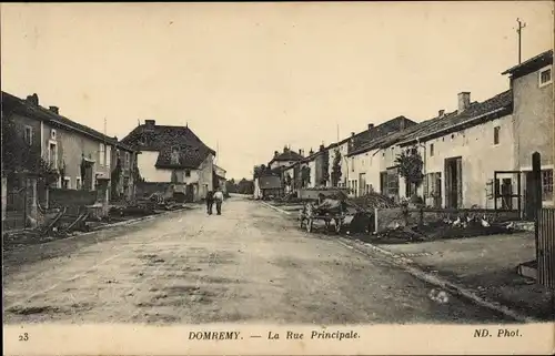 Ak Domrémy la Pucelle Lothringen Vosges, La Rue Principale, Hauptstraße