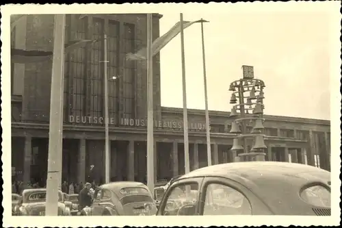 Foto Ak Berlin Charlottenburg Westend, Deutsche Industrieausstellung, Fahrzeuge, Glocken