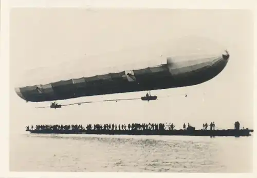 Sammelbild Zeppelin-Weltfahrten Bild 4 Vorkriegs-Luftschiffe, LZ 1, erster Aufstieg 1900