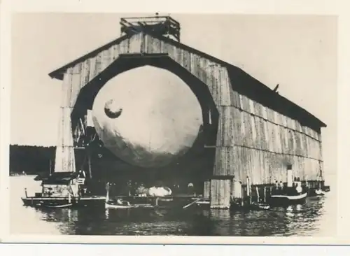 Sammelbild Zeppelin-Weltfahrten Bild 3 Vorkriegs-Luftschiffe, LZ 1, schwimmende Halle Manzell, 1900