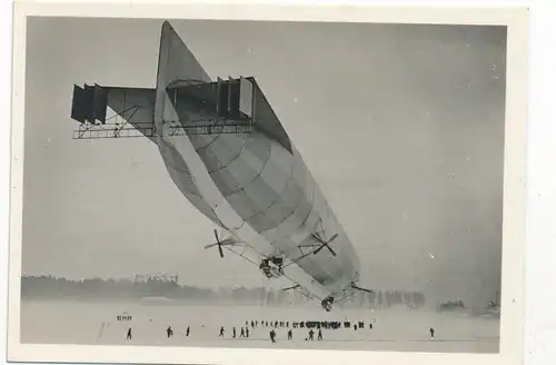 Sammelbild Zeppelin-Weltfahrten Bild 29 Vorkriegs-Luftschiffe, Winterlandung des "Z I-Einsatz", 1912