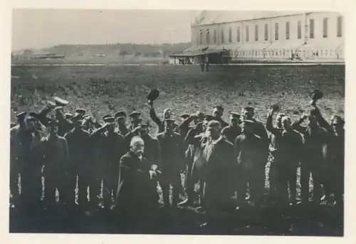 Sammelbild Zeppelin-Weltfahrten Bild 51 Kriegs-Luftschiffe, Graf Zeppelin, Abfahrt Marine-Luftschiff