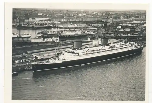 Sammelbild Zeppelin-Weltfahrten Bild 252, Deutschland-Fahrten, "Europa", Bremerhaven