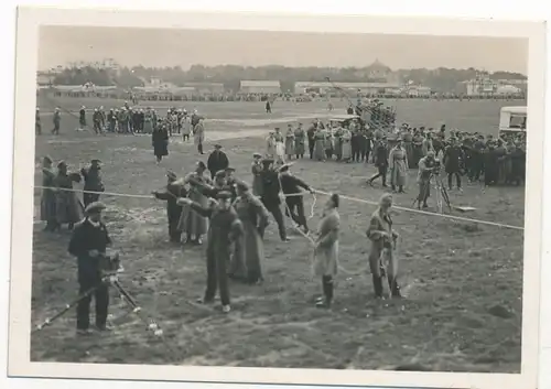 Sammelbild Zeppelin-Weltfahrten Bild 208, Moskau-Fahrt 1930, Sowjet-Haltemannschaft