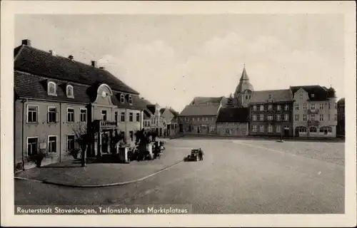 Ak Reuterstadt Stavenhagen, Marktplatz, Rathaus, Auto