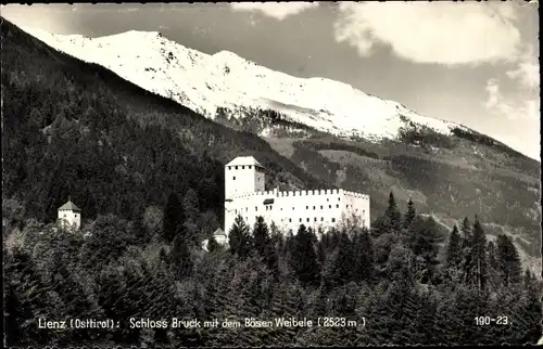 Ak Lienz in Tirol, Schloss Bruck mit dem Bösen Weibele