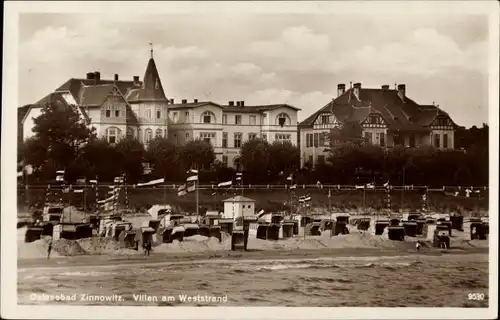 Ak Ostseebad Zinnowitz auf Usedom, Villen am Weststrand, Strandkörbe, Fahnen