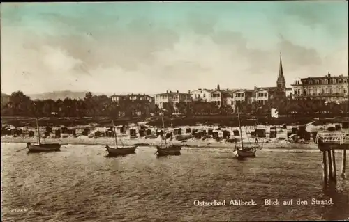 Ak Ostseebad Ahlbeck Heringsdorf auf Usedom, Blick auf den Strand, Boote, Strandkörbe