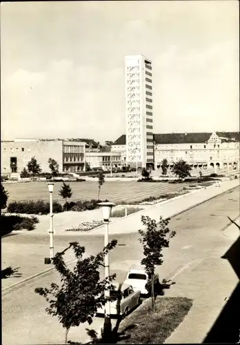 Ak Neubrandenburg in Mecklenburg, Karl Marx Platz mit Hochhaus