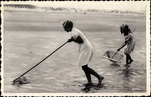 Ak La Princesse Josephine Charlotte a la Plage