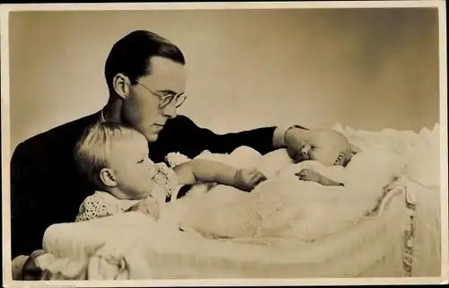 Ak Prinz Bernhard mit Beatrix und Irene, August 1939