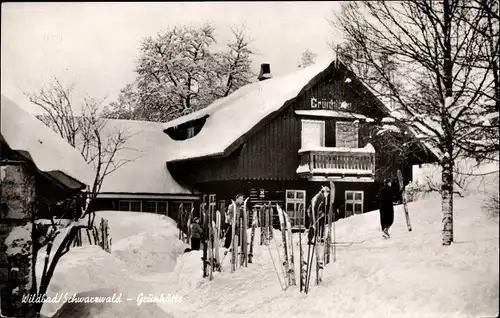 Ak Bad Wildbad im Kreis Calw Baden Württemberg, Waldgaststätte Pension Grünhütte, Skier im Schnee