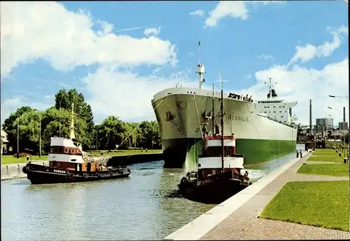 Ak Emden in Ostfriesland, Großtanker, Seeschleuse, Schlepper