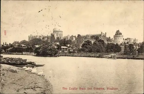 Ak Windsor Berkshire England, The Castle from the Thames