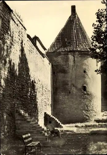 Ak Zeitz im Burgenlandkreis, Mittelalterlicher Wehrturm mit Stadtmauer