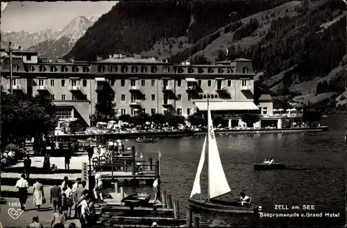 Ak Zell am See in Salzburg, Seepromenade u. Grand Hotel, Segelboot