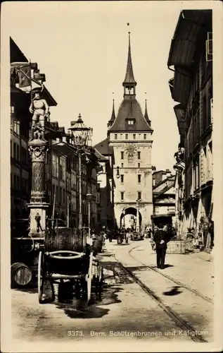 Ak Bern Stadt Schweiz, Schützenbrunnen und Käfigturm