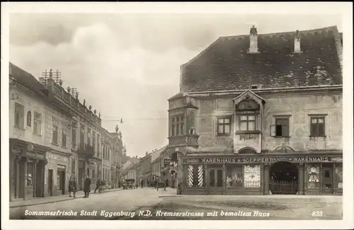 Ak Eggenburg in Niederösterreich, Kremserstraße mit bemaltem Haus, Warenhaus A. Geppert