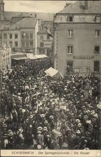 Ak Echternach Luxemburg, Die Springprozession, Die Geiger, Apotheke