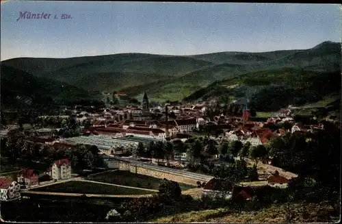 Ak Munster Münster Elsass Haut Rhin, Panorama vom Ort, Berge