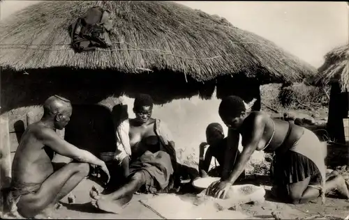 Ak Matabele natives at home, barbusige Frauen