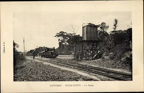 Ak Boukoutou Dahomey Benin, La Halte, Bahnhof, Gleisseite, Dampflok