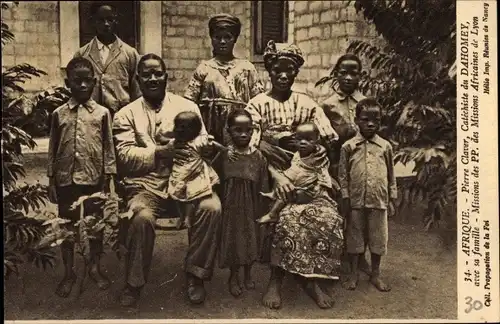 Ak Benin, Catechiste Pierre Claver avec sa famille, Missions des PP des Missions Africaines de Lyon