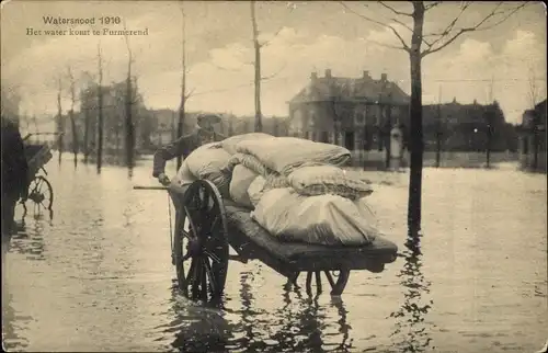 Ak Purmerend Nordholland Niederlande, Het water komt, Hochwasser 1916, Mann mit Fuhrwerk