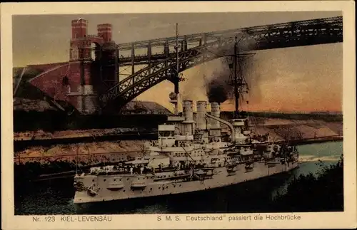 Ak Deutsches Kriegsschiff SMS Deutschland passiert die Hochbrücke Levensau