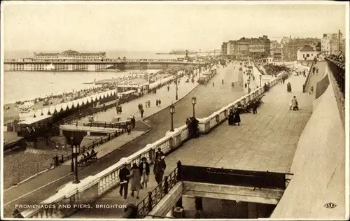Ak Brighton East Sussex England, Promenades and Piers