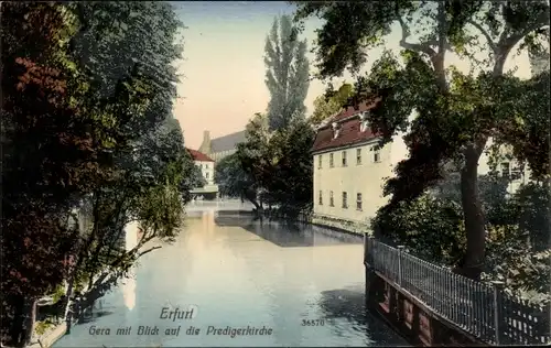 Ak Erfurt in Thüringen, Gera mit Blick auf die Predigerkirche