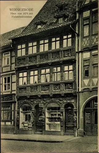 Ak Wernigerode im Harz, Haus von 1674 mit Holzschnitzereien