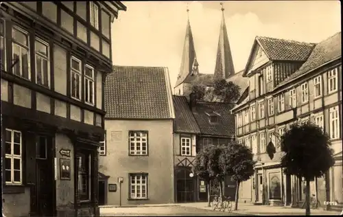 Ak Osterwieck am Harz, Marktplatz mit dem alten Rathaus