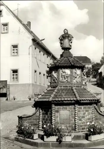 Ak Kohren Sahlis Frohburg Sachsen, Töpferbrunnen auf dem Marktplatz