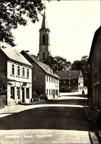 Ak Neuhausen im Erzgebirge, Hauptstraße, Kirche, Bahnübergang