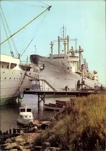 Ak Hansestadt Rostock, Schmarl, Jugendtouristenhotel, Traditionsschiff Typ Frieden