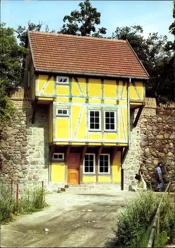 Ak Neubrandenburg in Mecklenburg, Wiekhaus an der Stadtmauer