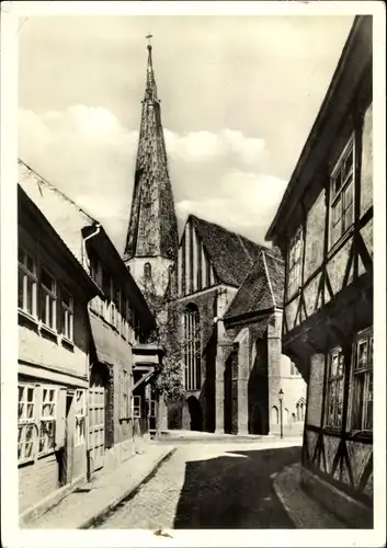 Ak Salzwedel in der Altmark, Marienkirche aus der Schmiedestraße gesehen