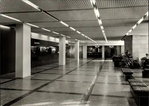 Ak Friedrichroda im Thüringer Wald, FDGB-Erholungsheim August Bebel, Empfangshalle, Innenansicht