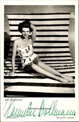 Ak Schauspielerin Hannelore Bollmann, Portrait im Badeanzug, Autogramm