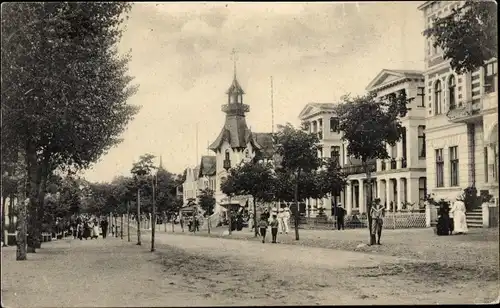 Ak Ostseebad Zinnowitz auf Usedom, Alle, Passanten, Villen