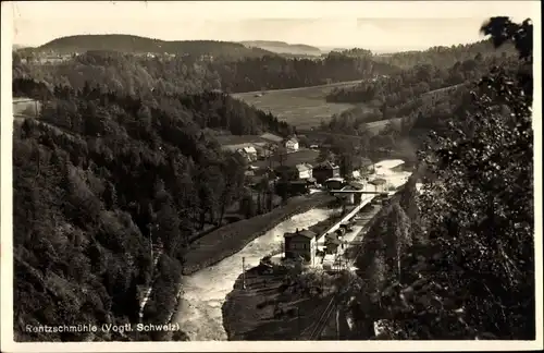 Ak Rentzschmühle Pöhl im Vogtland, Flusspartie mit Blick auf den Ort, Bahnhof, Bahnstrecke