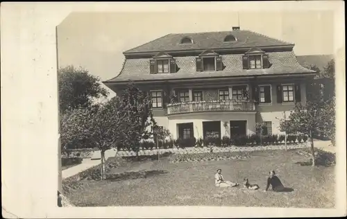 Foto Ak Rottenburg am Neckar, Villa, Familie, Hund, Garten