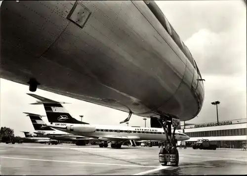 Ak Schönefeld bei Berlin, Zentralflughafen, Tupolev TU 134 A, Passagierflugzeuge, Interflug