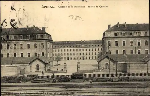 Ak Épinal Lothringen Vosges, Casernes de la Madeleine