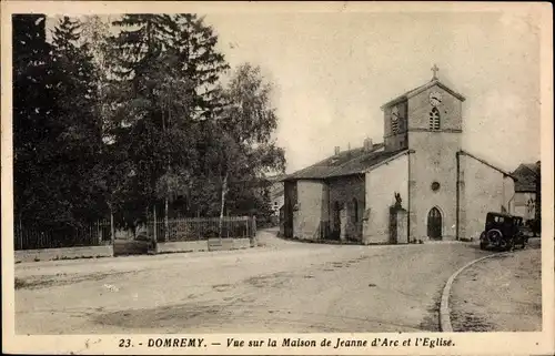 Ak Domrémy la Pucelle Lothringen Vosges, La Maison de Jeanne d'Arc et l'Eglise