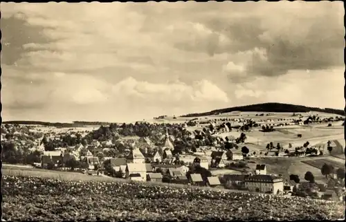 Ak Seiffen im Erzgebirge, Panorama mit dem Ahornberg