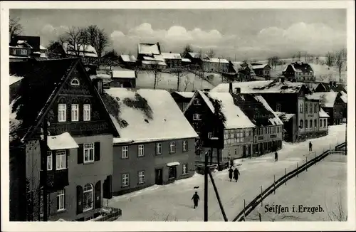 Ak Seiffen im Erzgebirge, Straßenpartie im Winter