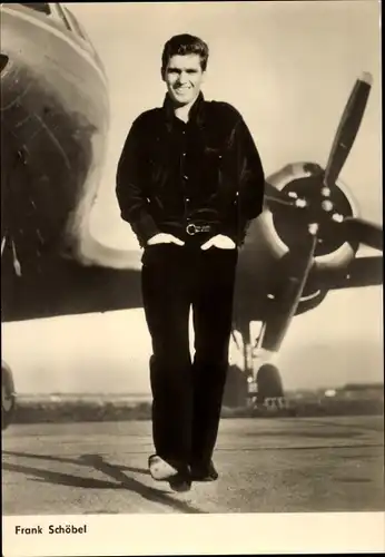 Ak Schauspieler Frank Schöbel, Portrait, DEFA Film, Flugzeug