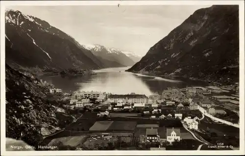 Ak Odda Norwegen, Hardanger, Blick auf den Ort am Fjord